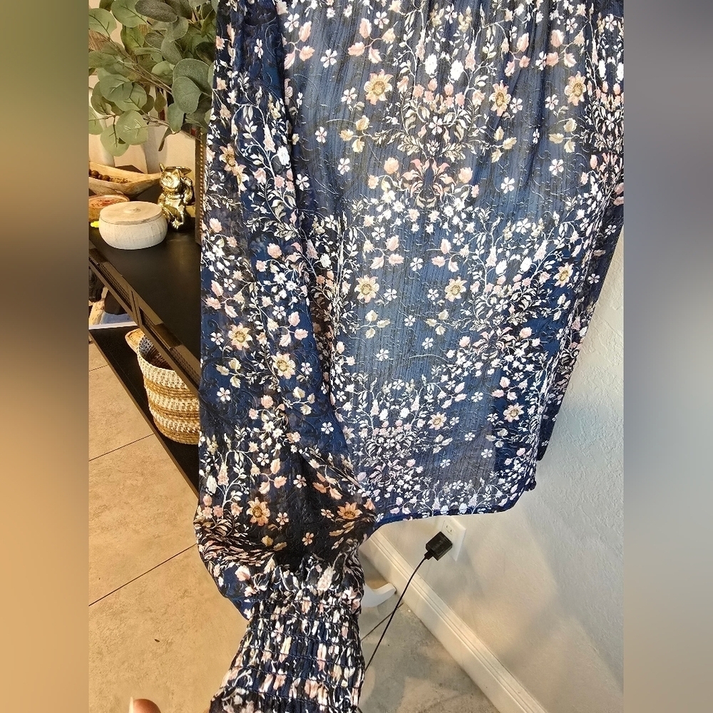 Aqua Women’s Long Sleeve Floral Metallic Blouse Size M - Picture 2 of 6